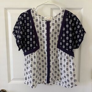 Two by Vince Camuto Navy and White Blouse